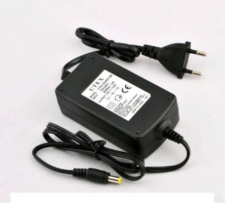 Блок питания UTEX 2024SH-DM (импульсный, 12В, 2А; входное напряжение 100..240В, выходное напряжение DC 12В, выходной ток 2А, в пластиковом исполненни с шнуром и вилкой) 