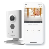 За няней и ребенком